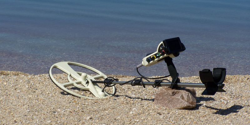 OKM Black Hawk, Metal Detecting The Beach